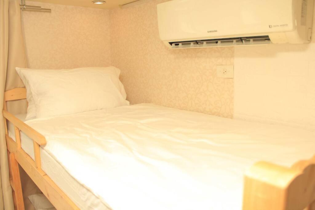 مانيلا A2J Luxury 1Br Balcony Suite Near Venice Mall Bgc المظهر الخارجي الصورة