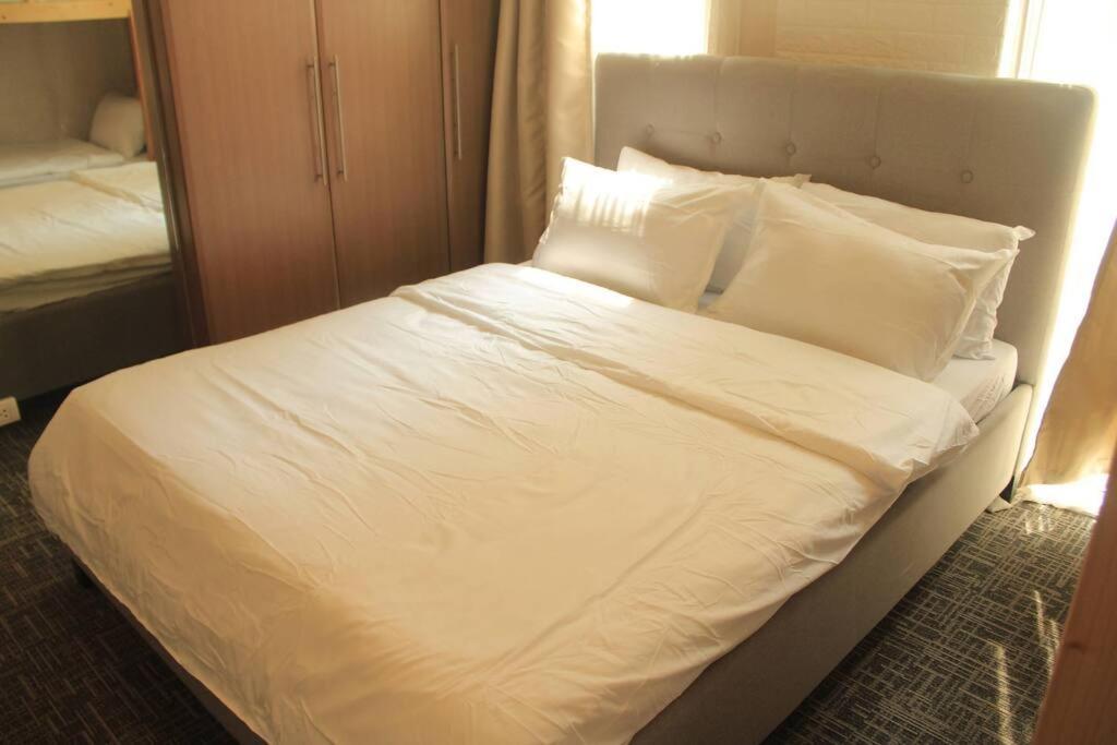 مانيلا A2J Luxury 1Br Balcony Suite Near Venice Mall Bgc المظهر الخارجي الصورة