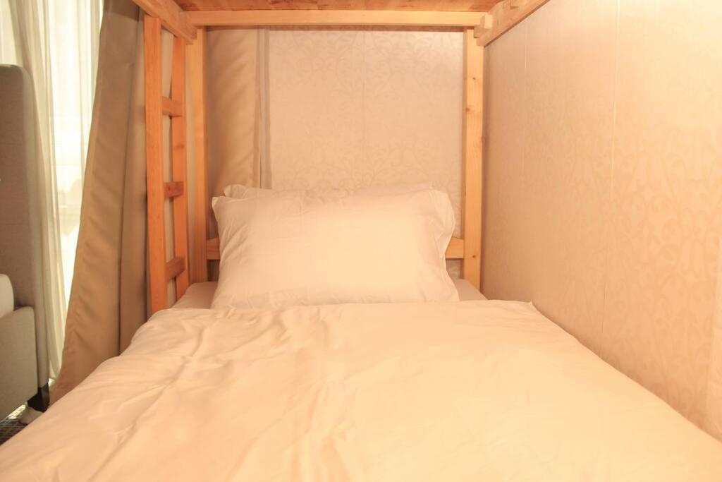 مانيلا A2J Luxury 1Br Balcony Suite Near Venice Mall Bgc المظهر الخارجي الصورة