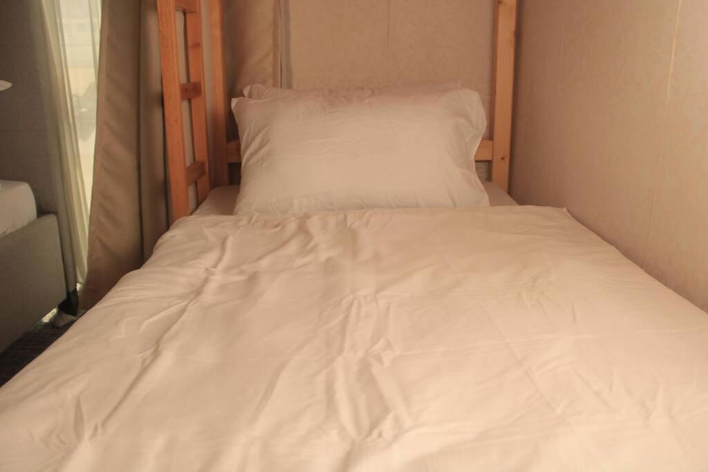 مانيلا A2J Luxury 1Br Balcony Suite Near Venice Mall Bgc المظهر الخارجي الصورة