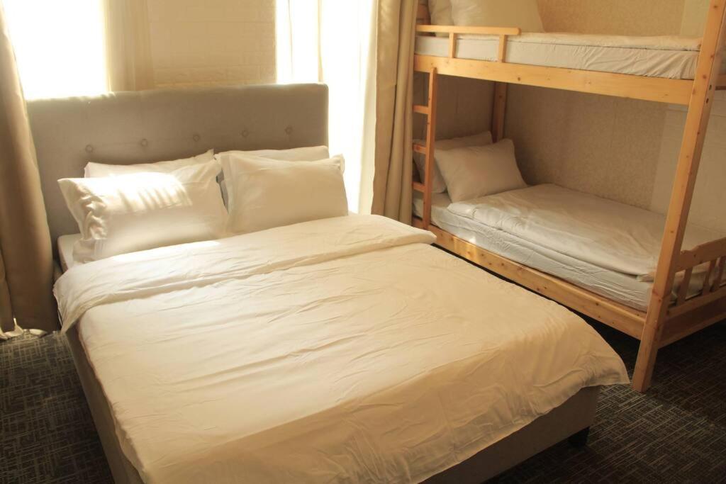 مانيلا A2J Luxury 1Br Balcony Suite Near Venice Mall Bgc المظهر الخارجي الصورة