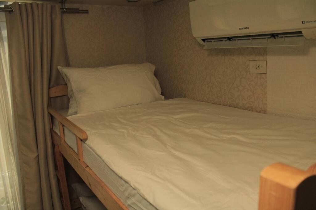 مانيلا A2J Luxury 1Br Balcony Suite Near Venice Mall Bgc المظهر الخارجي الصورة