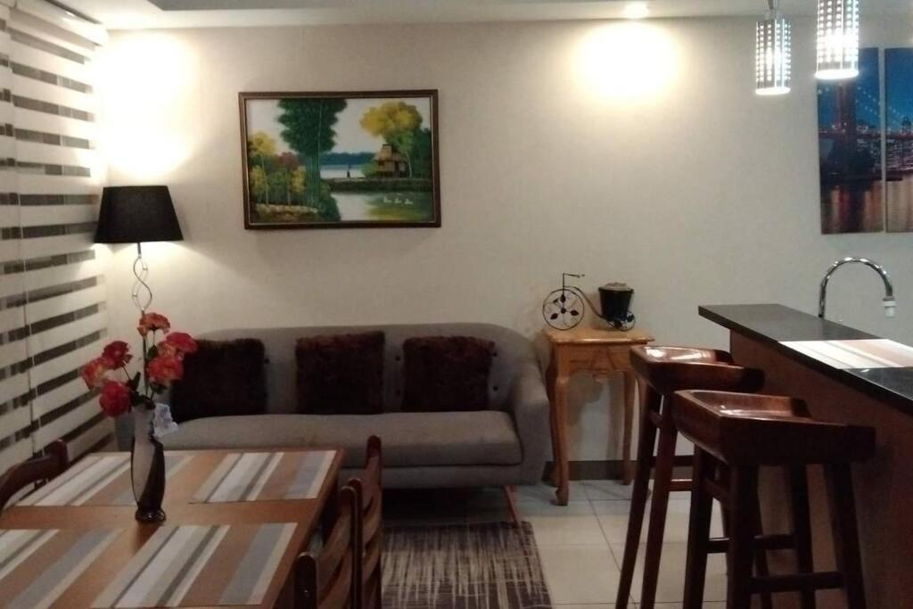مانيلا A2J Luxury 1Br Balcony Suite Near Venice Mall Bgc المظهر الخارجي الصورة