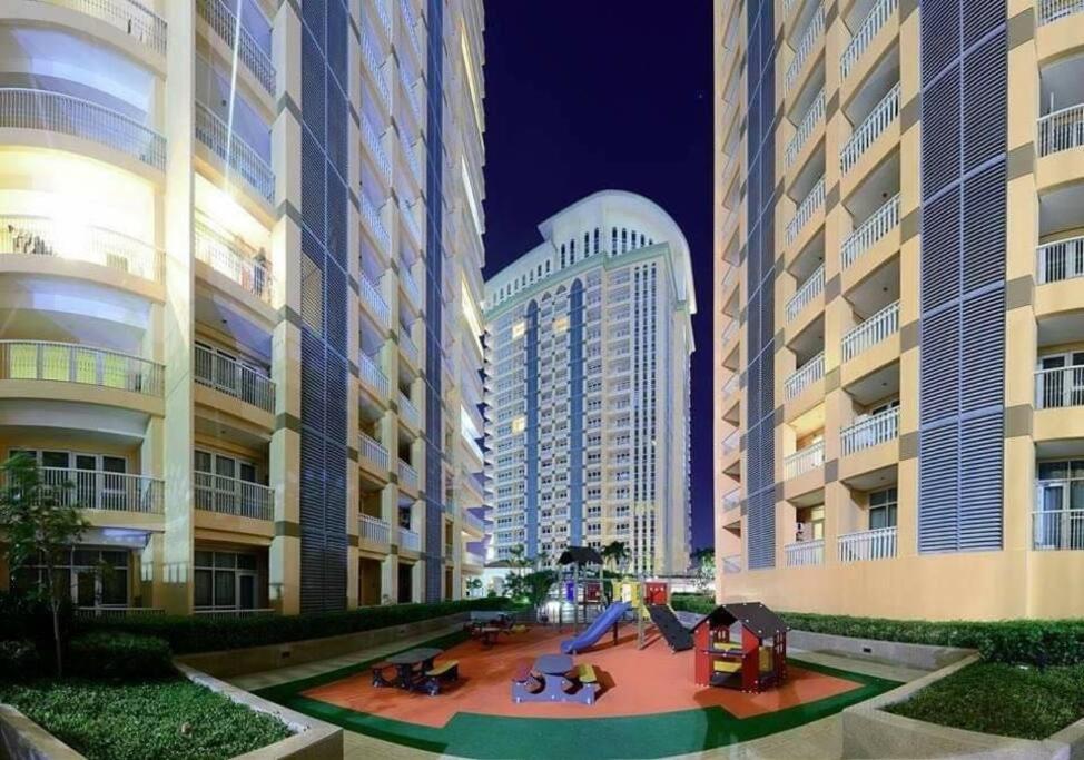 مانيلا A2J Luxury 1Br Balcony Suite Near Venice Mall Bgc المظهر الخارجي الصورة
