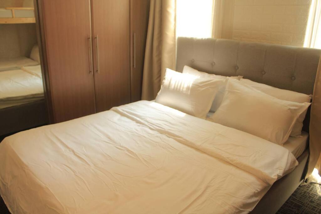مانيلا A2J Luxury 1Br Balcony Suite Near Venice Mall Bgc المظهر الخارجي الصورة