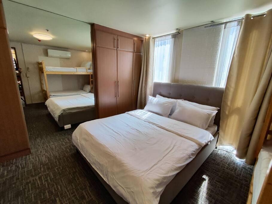 مانيلا A2J Luxury 1Br Balcony Suite Near Venice Mall Bgc المظهر الخارجي الصورة